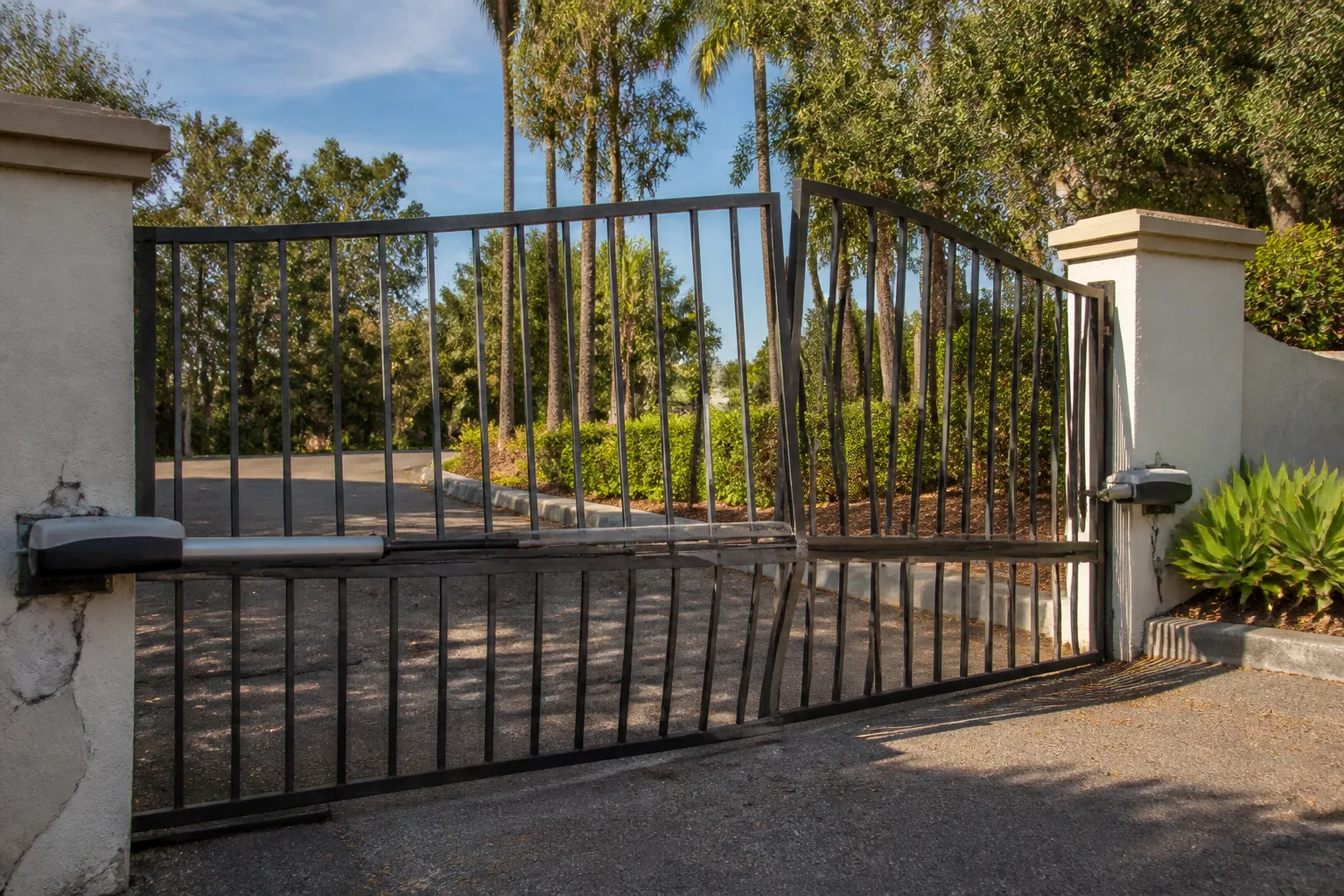 Top Signs You Need Gate Repair Service — Don’t Ignore These